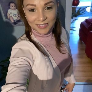 Meet your Posher, Yaniris